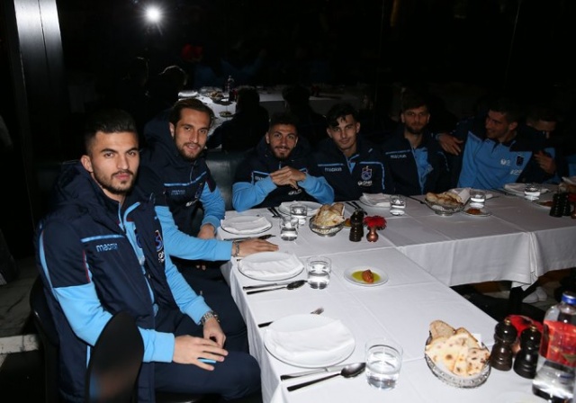 Trabzonspor'da yönetim ve futbolcular buluştu 15