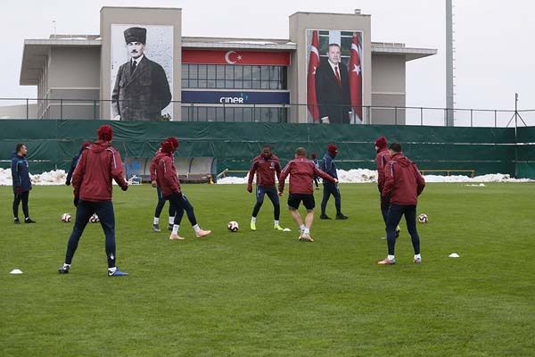 Trabzonspor hazırlıklarını o takımın tesislerinde yaptı 7