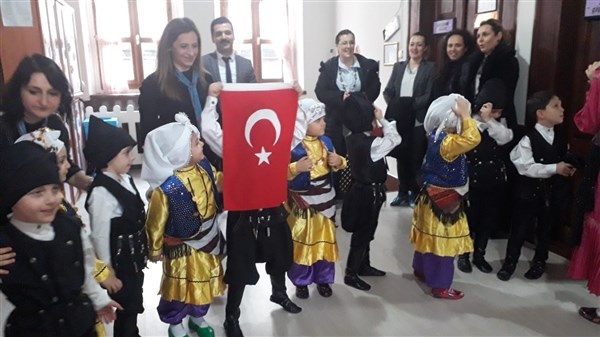 Zehra Kitapçıoğlu Anaokulu öğrencileri Trabzon'un kutuluş yıldönümünü kutladı 26