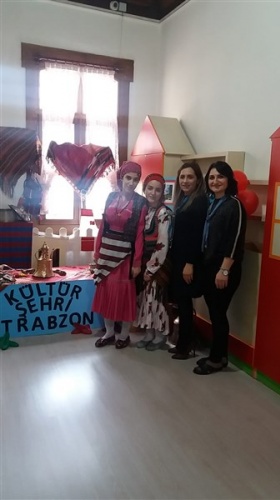 Zehra Kitapçıoğlu Anaokulu öğrencileri Trabzon'un kutuluş yıldönümünü kutladı 5