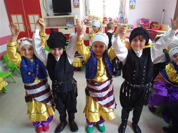 Zehra Kitapçıoğlu Anaokulu öğrencileri Trabzon'un kutuluş yıldönümünü kutladı 17