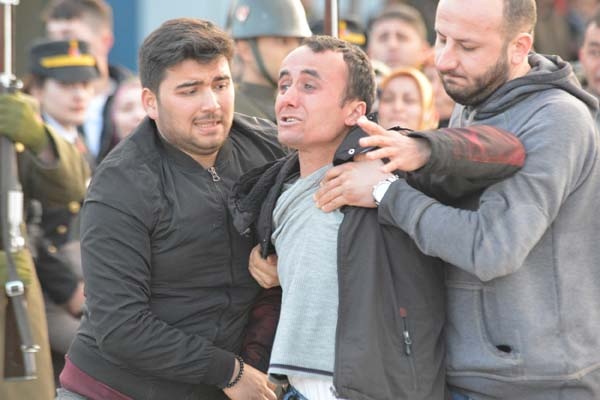 Gümüşhaneli şehidin cenazesi uçakla Trabzon'a getirildi 6