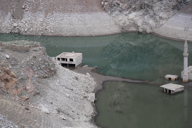 Artvin'de baraj suyu çekildi, asırlık köy ortaya çıktı! 5