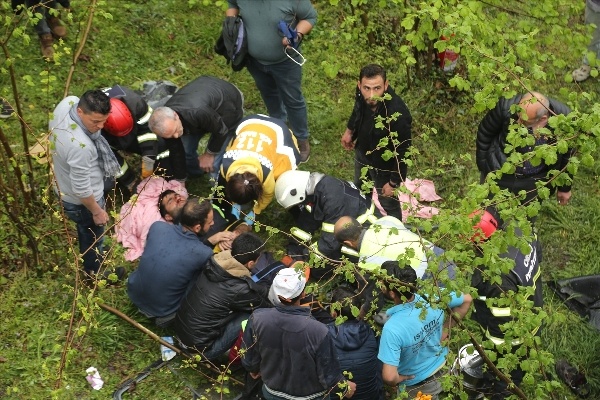 İşçileri taşıyan minibüs fındık bahçesine uçtu - 7 yaralı 7