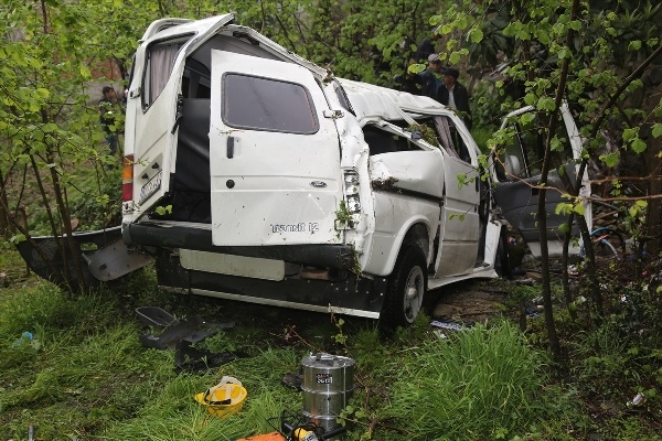 İşçileri taşıyan minibüs fındık bahçesine uçtu - 7 yaralı 5