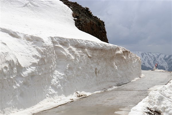 Karla kaplı yolu ulaşıma açılınca Arap turistler soluğu orada aldı 2