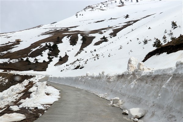 Karla kaplı yolu ulaşıma açılınca Arap turistler soluğu orada aldı 5
