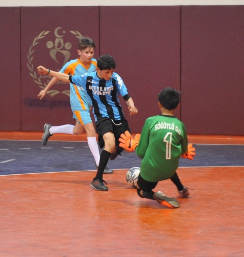 Trabzon'da futsal turnuvasında miniklerin rekabeti nefes kesti 9