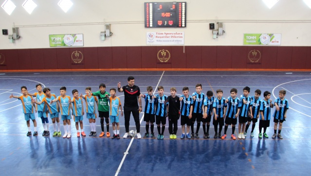 Trabzon'da futsal turnuvasında miniklerin rekabeti nefes kesti 15