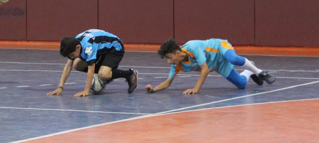 Trabzon'da futsal turnuvasında miniklerin rekabeti nefes kesti 11