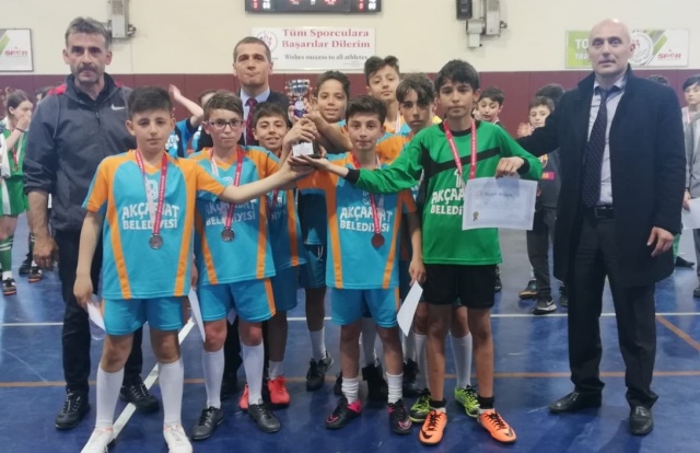 Trabzon'da futsal turnuvasında miniklerin rekabeti nefes kesti 4