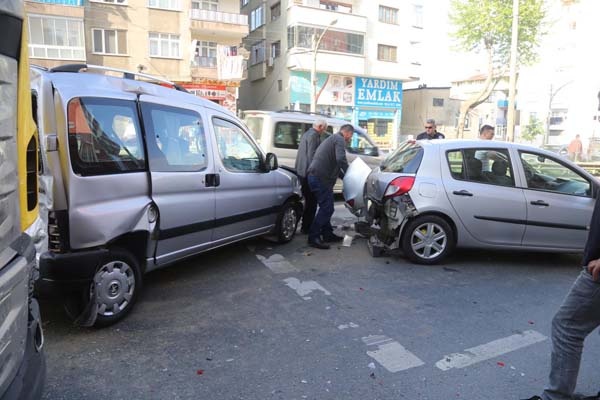 Trabzon’da kaza – 1 tır 3 otomobil… 9