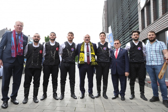 Dortmund'da Trabzon meydanı açıldı! 10