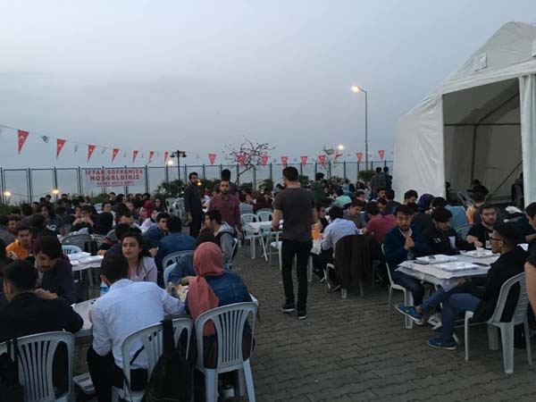 Öğrenciler iftar çadırlarından memnun! 9