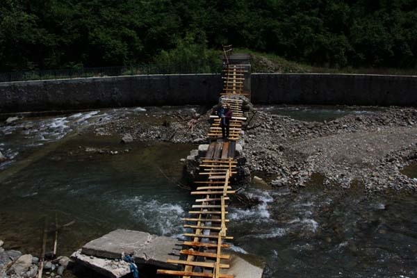 Trabzon'da mahallelinin köprü çilesi 5