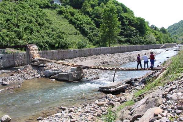 Trabzon'da mahallelinin köprü çilesi 8