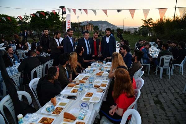 Başkan Genç, öğrencilerle birlikte iftarını açtı 10