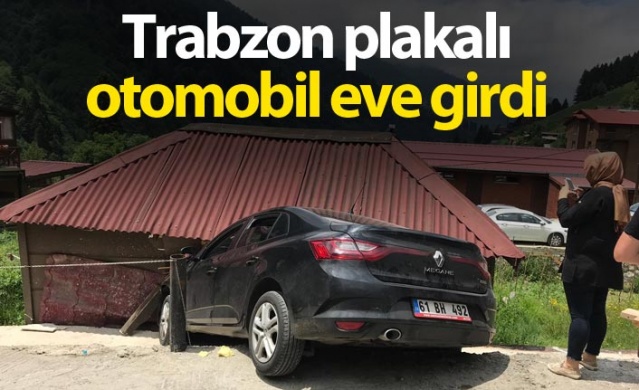 Trabzon plakalı otomobil eve girdi 1