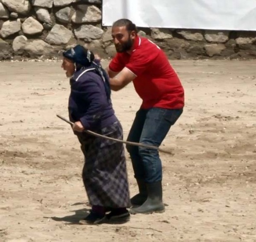 Boğa güreşlerinde onu hakemler bile arenadan uzaklaştıramadı 2