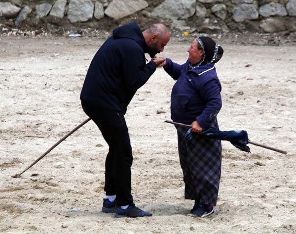 Boğa güreşlerinde onu hakemler bile arenadan uzaklaştıramadı 10