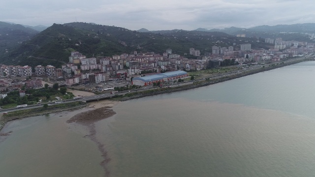 Trabzon’da yağış sonrası deniz bu hale geldi! 5