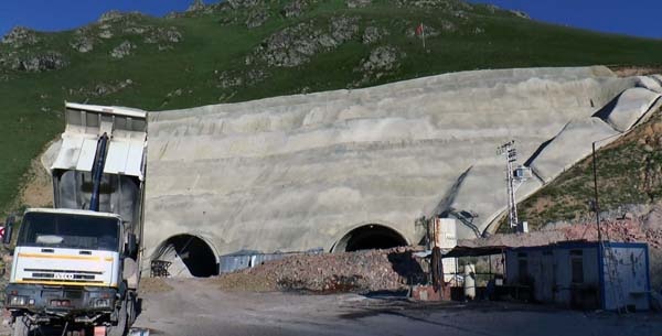 Türkiye’nin en uzun 3. tünelinde kazı çalışmaları tamamlandı 5