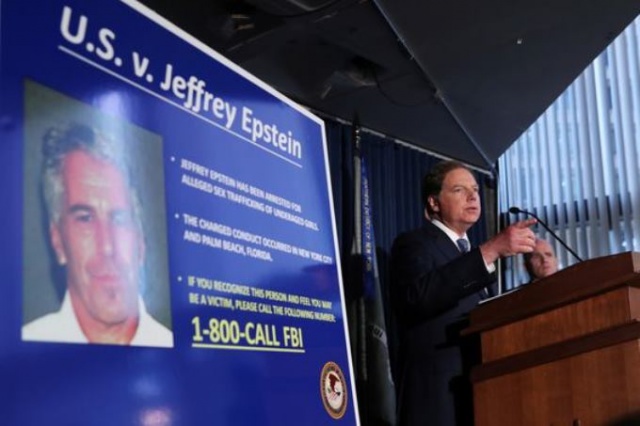 Sapık milyarder Jeffrey Epstein'in kan donduran tuzağı 13