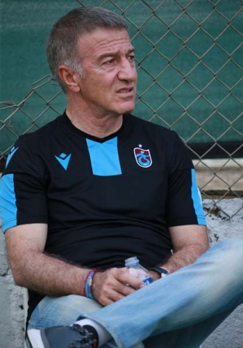 Trabzonspor'da Başkan Ağaoğlu ve yönetim antrenmanı izledi. 11 Temmuz 2019 9
