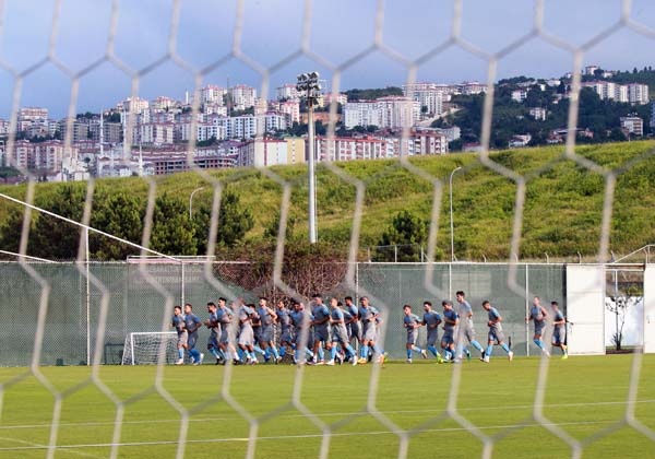 Trabzonspor'da Başkan Ağaoğlu ve yönetim antrenmanı izledi. 11 Temmuz 2019 14