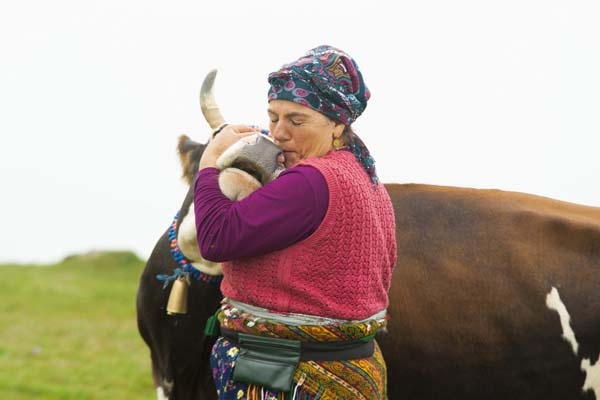 Karadenizli kadınların hayvan sevgisi 11
