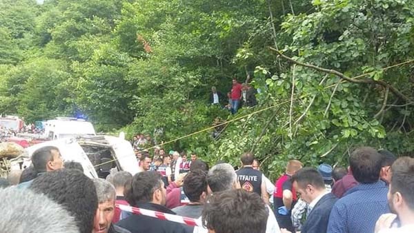 Giresun'da minibüs şarampole yuvarlandı - 6 Ölü 5 yaralı 7