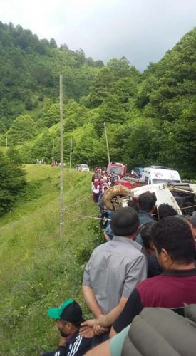 Giresun'da minibüs şarampole yuvarlandı - 6 Ölü 5 yaralı 3