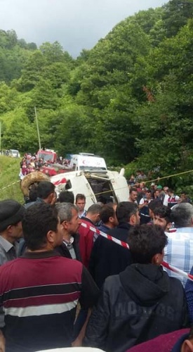 Giresun'da minibüs şarampole yuvarlandı - 6 Ölü 5 yaralı 4