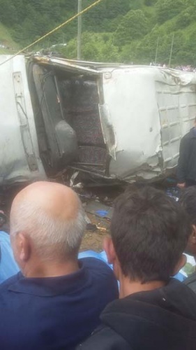 Giresun'da minibüs şarampole yuvarlandı - 6 Ölü 5 yaralı 11