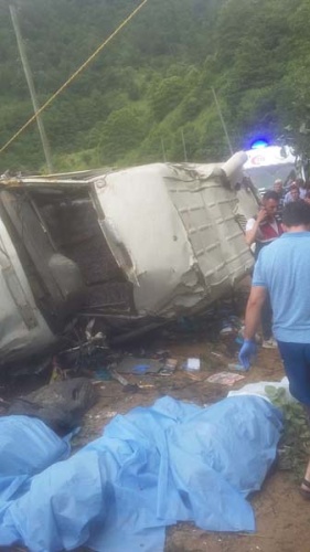 Giresun'da minibüs şarampole yuvarlandı - 6 Ölü 5 yaralı 14