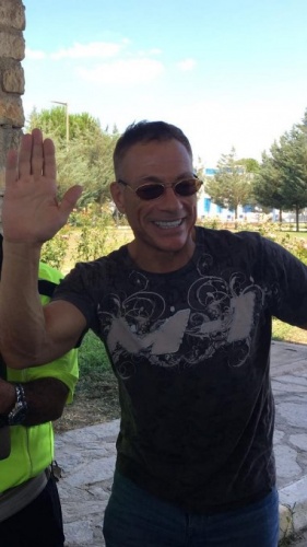 Van Damme Türkiye'de uygulamaya takıldı! 1