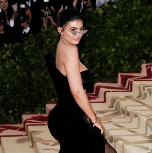 Kylie Jenner ne hastası? Açıkladı 16