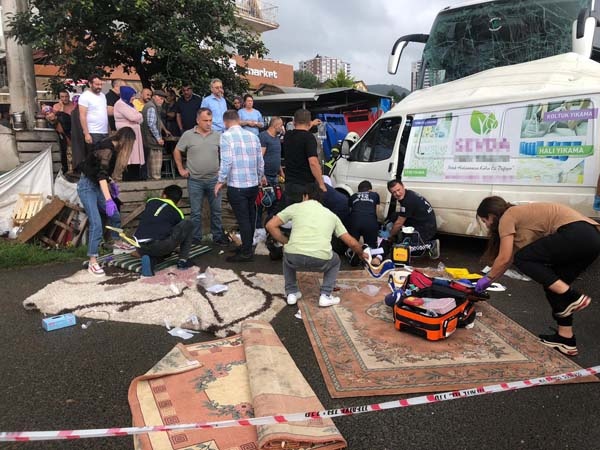Trabzon plakalı yolcu otobüsü kaza yaptı - Ölü ve yaralılar var 4