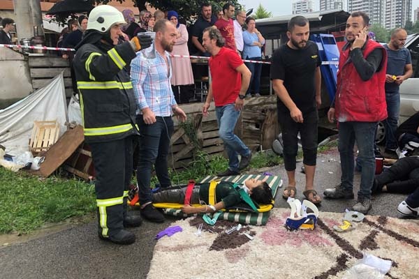 Trabzon plakalı yolcu otobüsü kaza yaptı - Ölü ve yaralılar var 11