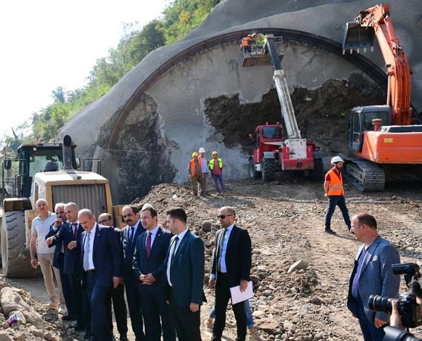 Bakan Cahit Turhan Trabzon'da tepki çeken projeyi inceledi 7