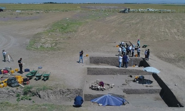 Kazı çalışmasında 5 bin yıllık iskeletler bulundu 2
