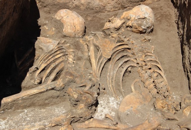 Kazı çalışmasında 5 bin yıllık iskeletler bulundu 10