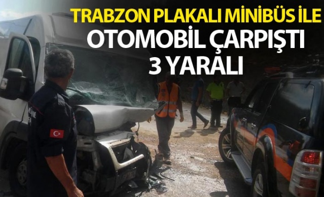 Trabzon plakalı minibüs ile otomobil çarpıştı - 3 yaralı 1