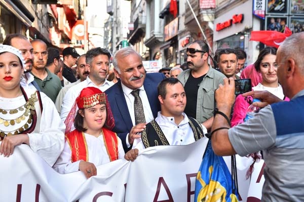 Trabzon’da Uluslararası Horon Festivaline büyük ilgi 11