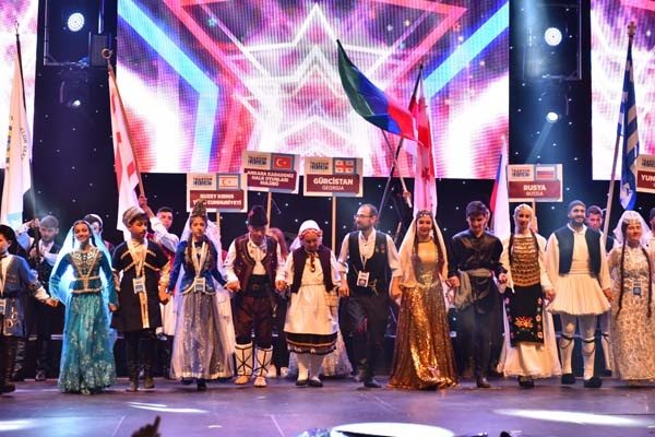 Trabzon’da Uluslararası Horon Festivaline büyük ilgi 13