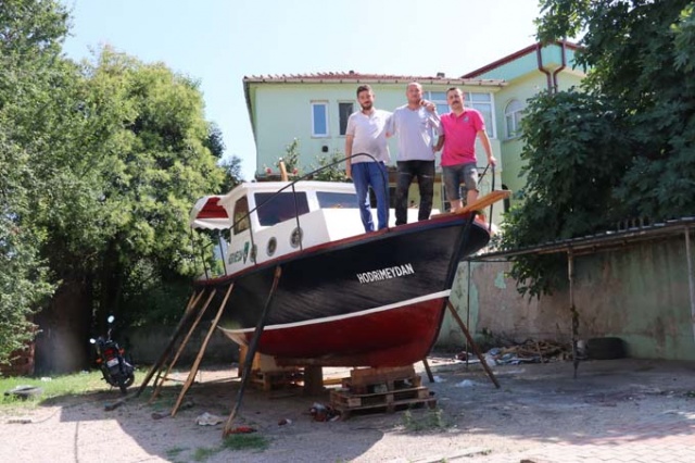 Trabzonlu Usta Dede yadigarı tekneyi mahalle arasında 3 ayda tamamladı 3