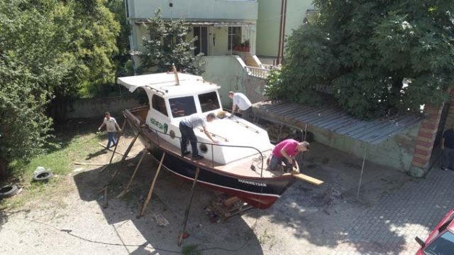 Trabzonlu Usta Dede yadigarı tekneyi mahalle arasında 3 ayda tamamladı 5