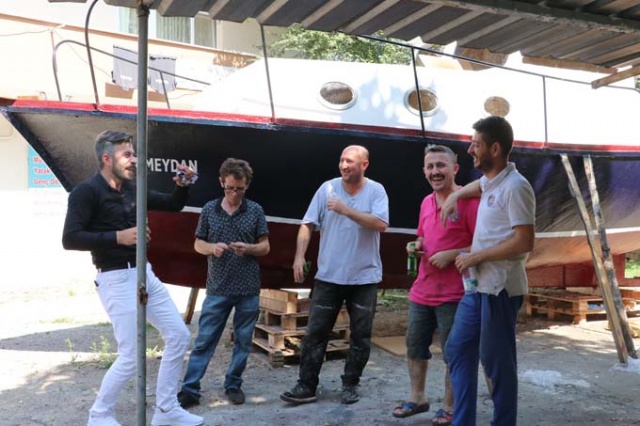 Trabzonlu Usta Dede yadigarı tekneyi mahalle arasında 3 ayda tamamladı 6