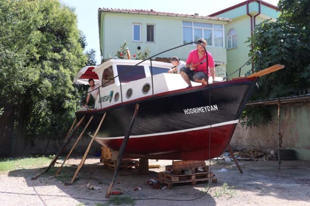 Trabzonlu Usta Dede yadigarı tekneyi mahalle arasında 3 ayda tamamladı 4