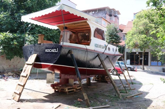 Trabzonlu Usta Dede yadigarı tekneyi mahalle arasında 3 ayda tamamladı 9